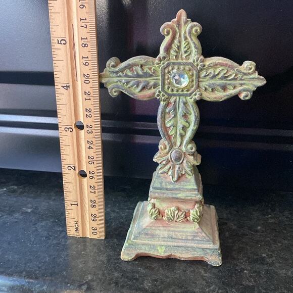 Greenbrier green washed‎ cross statue - Picture 3 of 4